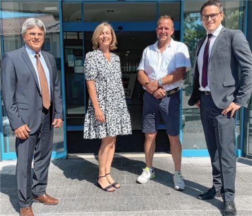 Der Vorstand der Raiffeisenbank Chiemgau-Nord-Obing eG mit den wieder gewählten Aufsichtsratsmitgliedern: (von links) Vorsitzender Andreas Bauregger, Aufsichtsratsvorsitzende Theresia Kraus, Aufsichtsrat Stefan Berger und Zweiter Vorsitzender Stefan Schnellinger. Foto Auer