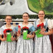 104 Teilnehmerinnen beim Gaudirndldrahn