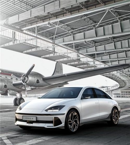 Die fließenden Formen kontrastieren mit relativ hart gezeichneten Stoßflächen vorn und hinten. Foto Autoren-Union Mobilität/Hyundai