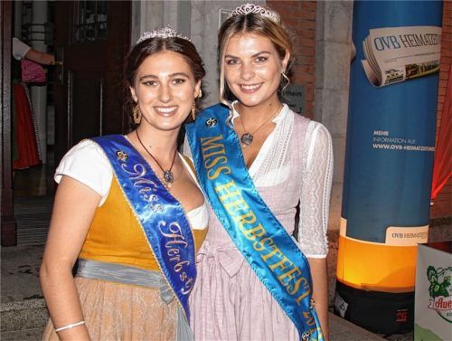 Die frischgebackene Miss Herbstfest Anna Birklein (links) mit ihrer Vorgängerin aus dem Jahr 2019, Sabrina Zehrer (rechts). Fotos VR/RE