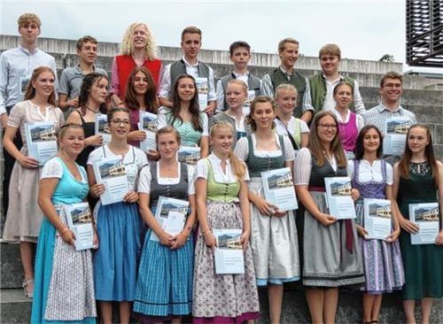 Die Jahrgangsbesten der Abschlussklassen.Foto re