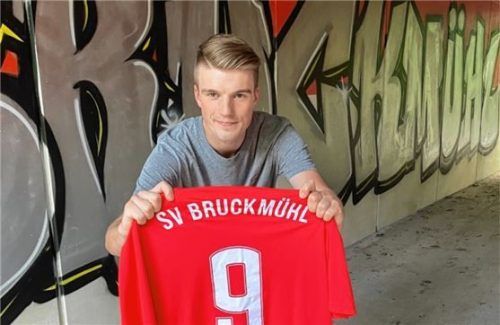 Die Nummer 9 ist zurück: Ganz Bruckmühl freut sich auf die Rückkehr von Daniel Kobl.Foto Thorsten Neuwirth