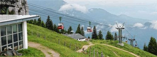 Die Vierer-Gondeln sollen durch Achter-Gondeln ersetzt werden. Da die bunten Gondeln ein Markenzeichen der Bahn sind, sollen auch die neuen Gondeln entsprechend lackiert werden. Foto Rehberg