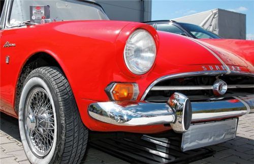 Dieses Modell der Marke „Sunbeam“ ist auch nach vielen Jahren der Nutzung noch ein „Hingucker“. Die entsprechende Lackpflege kann durch den Autobesitzer selbst erfolgen.

Foto djd/Caramba Chemie