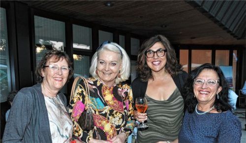 Dritte Bürgermeisterin Gabriele Leicht, Oberbürgermeisterin a. D. Gabriele Bauer, Monika Hauser-Mair (Leiterin der Städtischen Galerie) und Ingrid Meindl-Winkler von der Katholischen Frauengemeinschaft St. Michael.
