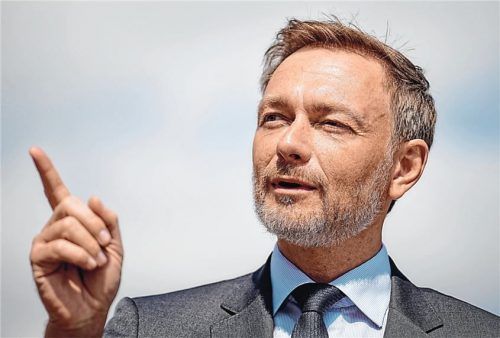 Ebnet er Bauwilligen den Weg zum erschwinglichen Eigenheim? Bundesfinanzminister Christian Lindner (FDP) schlägt eine Grundsteuerreform vor. Foto Kay Nietfeld / dpa