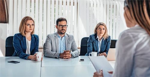 Ein Bewerbungsgespräch ist für viele Studierende eine echte Belastungsprobe. Foto adobestock