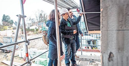 Energetisch hochwertiges Bauen birgt eine wachsende Gefahr von Baumängeln. Mit baubegleitenden Qualitätskontrollen gewinnen Bauherren mehr Sicherheit. Foto djd/Bauherren-Schutzbund