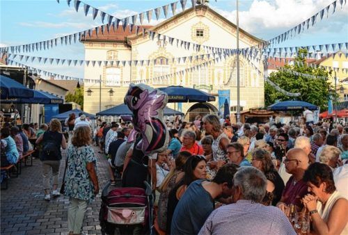 Es ist so weit: Am Freitag, 18 Uhr, wird o‘zapft. Nach dem Bürgerfest im Jahr 2019 treffen sich die Kolbermoorer nun wieder am Platz vorm alten Rathaus zur gemütlichen Party.