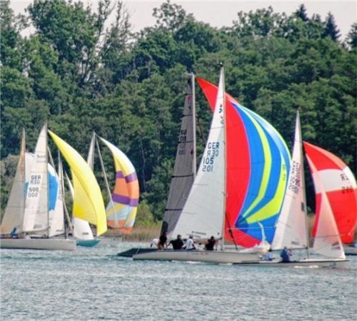 Etwa 70 Boote starten beim SC Prien, 30 Boote segeln beim SR Simssee.Foto Gerhard Niessen