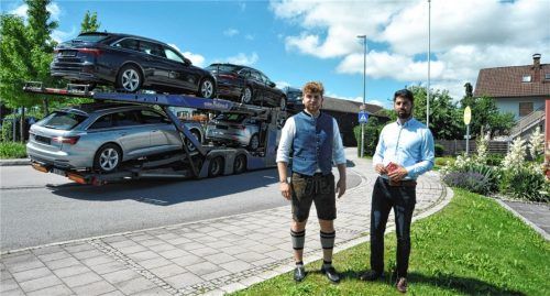 Fordern ein Durchfahrtverbot für Lastkraftwagen vom Abschnitt Kreisel „Alter Wirt“ bis zum Dorfladen Pang: SPD-Fraktionsvorsitzender Abuzar Erdogan (rechts) und Ortsvereinsvorsitzender Jonah Werner. Foto Schlecker