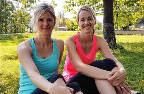 Freuen sich auf die kommenden Wochen: Manuela Nietzold (links) und Katrin Rubruck arbeiten bei der Volkshochschule in Rosenheim. Foto privat