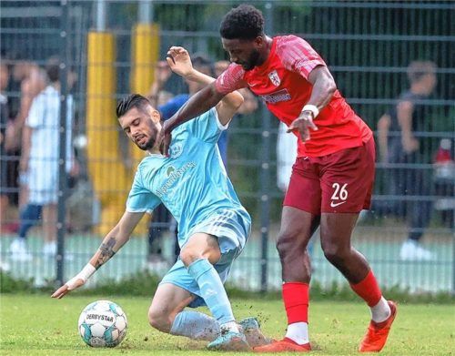 Gegen Wasserburg erzielte Bojan Tanev (links) kein Tor, in der Liga traf er dafür bereits dreimal. Gegen Garching werden seine Qualitäten wieder gebraucht.Foto Butzhammer