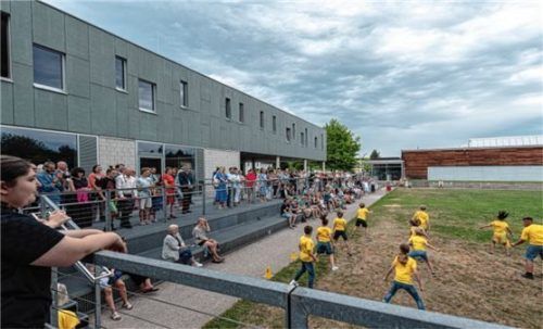 Gelebte Inklusion: Die Feier bereicherten gemeinsam Kinder der Philipp Neri Schule und der Grundschule Erlenau.