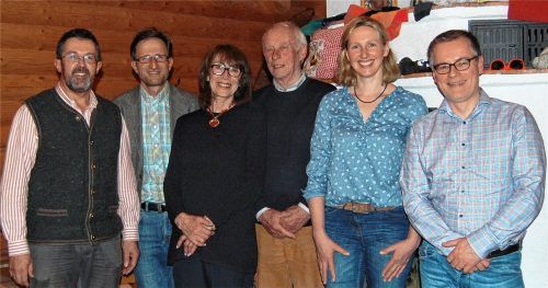 Gewählte Vorstandschaft: (von links) Sebastian Pertl, Georg Antretter, Lilo Trappmann, Horst Trappmann, Monika Pfaffinger und Bernd Ostenried. Foto re
