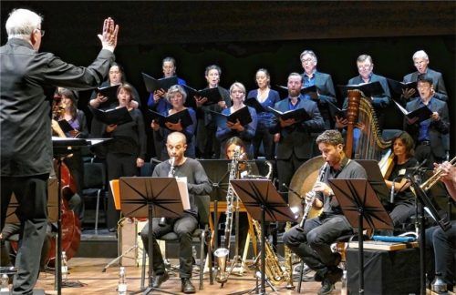 Howard Arman leitete den Chor des Bayerischen Rundfunks zusammen mit der Musicbanda Franui. Foto Janka