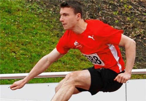 Hubert Anglhuber vom TSV Wasserburg wurde süddeutscher Vizemeister über 110 Meter Hürden der U18.Foto re