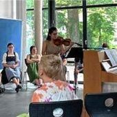 Profimusiker und Schüler geben festliches Konzert
