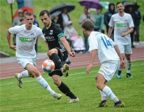 In der vergangenen Saison hat der Kreisklassen-Start durch das Comeback der Bender-Zwillinge (links Lars Bender) für den TSV Brannenburg beim Inntal-Derby gegen Flintsbach für Aufsehen gesorgt.Foto Franz Ruprecht