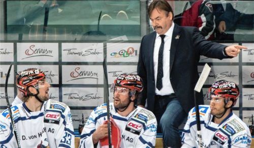 Jamie Bartman als Co-Trainer der Iserlohn Roosters in der DEL.Foto Daniel Karmann/DPA