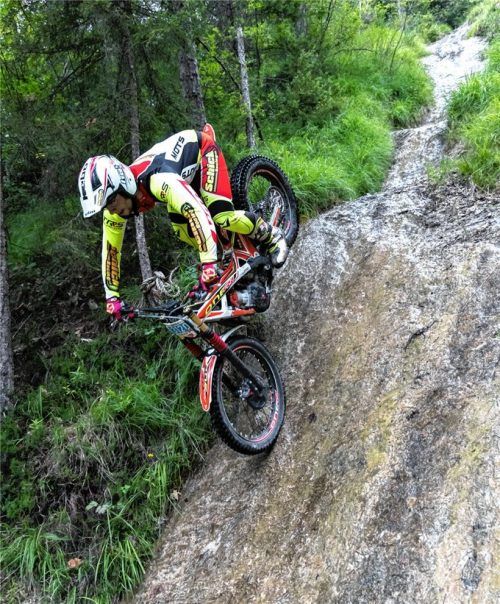 Johannes Becker vom MTG Kiefersfelden am sogenannten „Wasserfall“, einer rund 40 Meter hohen Abfahrt. Foto Bauer