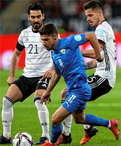 Julian Weigl (rechts) spielte wieder für Deutschland. Foto Christian Charisius/DPA