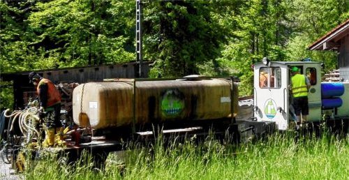 Keine Spritzerei mehr: Statt dieses Glyphosattanks wird künftig ein Gefährt mit Heißdampf auf der Wachtlbahnstrecke eingesetzt. Foto Schmidt