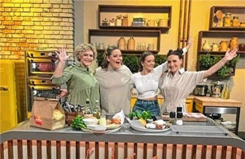 Kochen ist ihre Leidenschaft: Sibille Bielz, Marion Lokodi aus Brannenburg mit ihren Cousinen Larissa und Vanessa Span beim Familien-Kochduell.