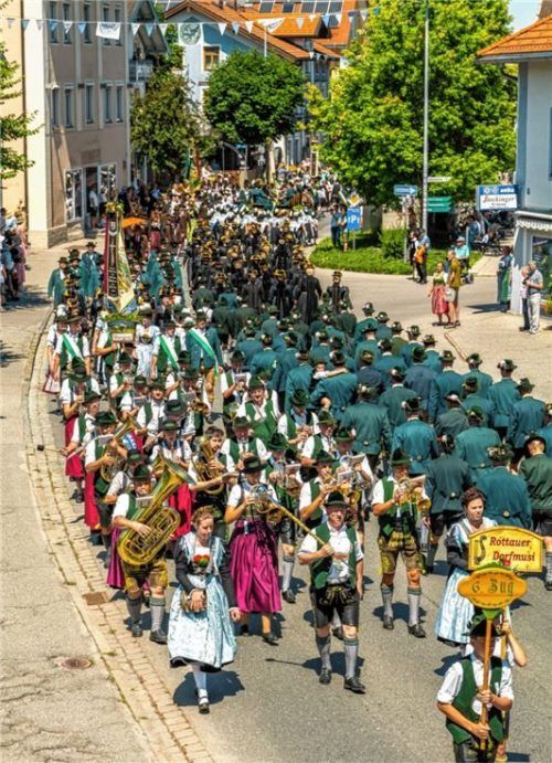 Komplett im Gegenzug – jeder Teilnehmer sah jeden anderen. Bei Festzügen eine Rarität, in Bad Endorf möglich.