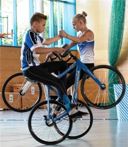 Lisa und Benny Lechner, hier im Reitsitzsteiger, holten sich den Bayerncupfinal- und Gesamtsieg im 2er (U15). Auch im 1er waren beide Athleten erfolgreich.Foto Elisa hausmann