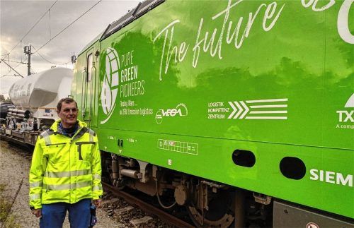 Logistik als Leidenschaft: Karl Fischer leitete 20 Jahre lang das Logistik-Kompetenzzentrum. Sein Tipp für die Zukunft: Dringend mehr Güter auf die Schiene. Dann könne man auch Tirol von der Blockabfertigung abbringen. Foto LKZ Prien