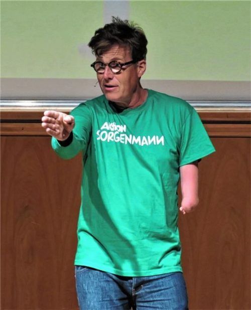 Martin Fromme aus Wanne-Eickel spielt mit seinem speziellen Status.Foto Baumann