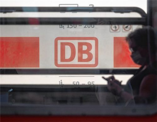 Mit E-Tickets für Zugfahrten haben vier Nigerianer die Deutsche Bahn nach Einschätzung eines Traunsteiner Gerichts um rund 249000 Euro betrogen. Foto dpa