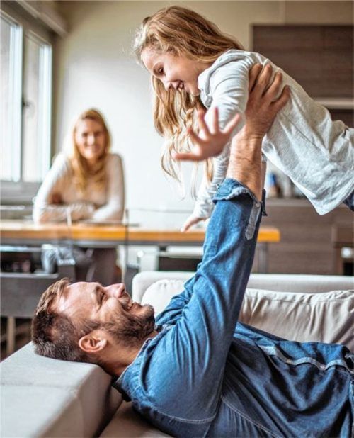 Mit regelmäßigen Sparbeiträgen können Eltern für das Studium des Nachwuchses vorsorgen. Fotos djd/www.mypension.de/iStockphoto/Georgijevic