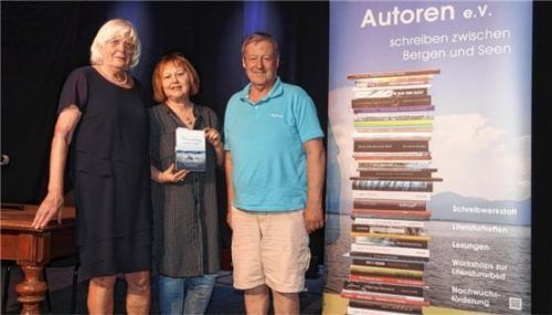 Moderatorin Armena Kühne (links) mit den Autoren Ilona Picha-Hoeberth und Josef Obermüller.

Foto Inneberger/Chiemgau-Autoren