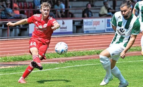 Nachwuchsspieler Sebastian Löser (links) machte seine Sache in den bisherigen Saisonspielen recht ordentlich.Foto Hans-Jürgen Ziegler