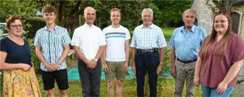 Neuer Vorstand des Dekanatsrats Inntal: (von links) Katharina Steindlmüller, Valentin Bauer, Dekan und Pfarrer Helmut Krauß, Michael Auer, Alfred Hilscher, Sebastian Unterseher und Veronika Auer. Foto Ruprecht