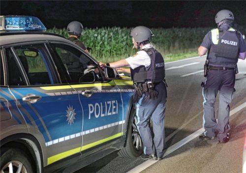 Polizeieinsätze gehen mehr und mehr über Ländergrenzen hinaus. Wie hier bei der Fahndung nach den tödlichen Schüssen in Burghausen vergangene Woche. Foto dpa