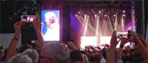 Sänger Ian Gillan war das Motiv zahlreicher Handyvideos Foto Friedrich