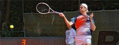 Sieg im Einzel und Niederlage im Doppel: Der 1,98 Meter große Franzose Manuel Guinard. Foto Bastian Rapp