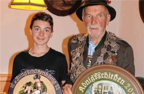 Sieger-Duo: Jungschützenkönig ist Marius Mayländer und Schützenkönig Sebastian WinklerFoto re