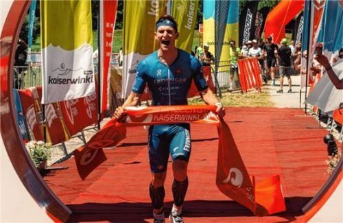Strahlender Sieger: Frederic Funk verteidigte bei der Challenge Kaiserwinkl-Walchsee seinen Titel. Foto Matthias Hohlrieder