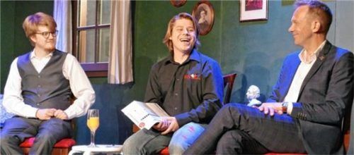 Viel Freude hatten sie bei der Präsentation des „Theatersommers“: (von links) Alexander Schmid, Sebastian Kießer und Rosenheims Kulturreferent Wolfgang Hauck.Foto  Janka