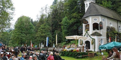 Zahlreiche Gläubige treffen sich zur traditionellen „Bayerisch-tirolerischen Wallfahrt zum Ölberg“ (Archivbild 2019). Foto Rehberg