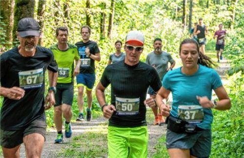 17 Frauen und 44 Männer bestritten den Wössner Halbmarathon. Foto Ludwig Flug