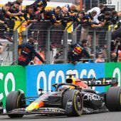 Verstappen dreht sich – und gewinnt