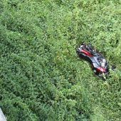 Motorradfahrer stürzt bei Innbrücke Böschung hinunter: tot