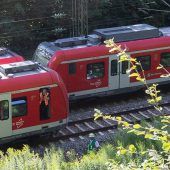 Unbekannte legen Feuer an Bahnkabeln