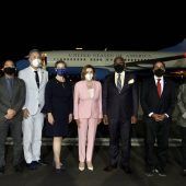 Besuch in Taiwan – Pelosi landet, China droht