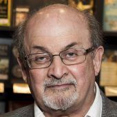 Autor Salman Rushdie auf Bühne angegriffen